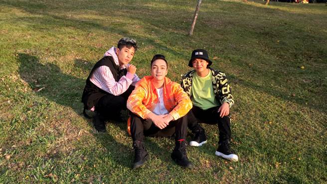 Xunday日前拍摄新歌MV。（尬音乐提供）