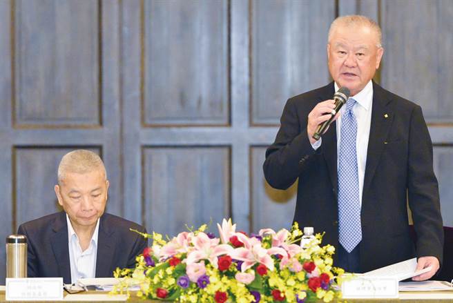 工商协进会理事长林伯丰(右)。(本报系资料照片)