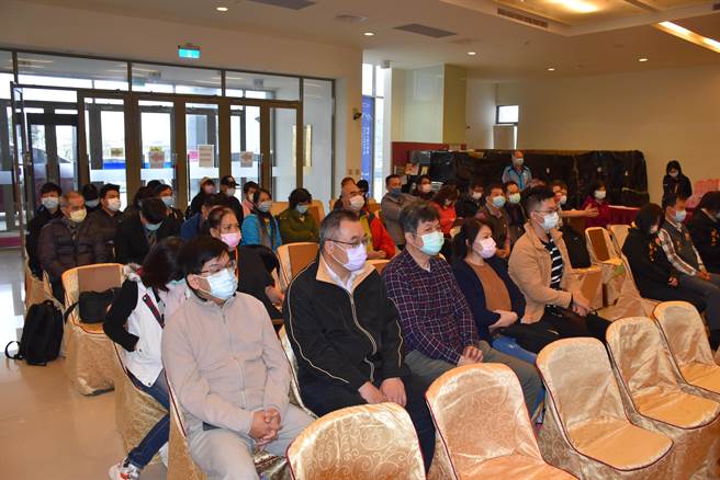 苗栗县政府与51家优良餐饮业者一同要求清楚标示莱猪，维护县民食安。（谢明俊摄）