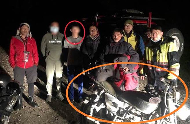 别人的命不是命 他爆「被要求摸黑机车急送15岁少年下山」网谯翻（仁爱警分局提供／廖志晃传真）