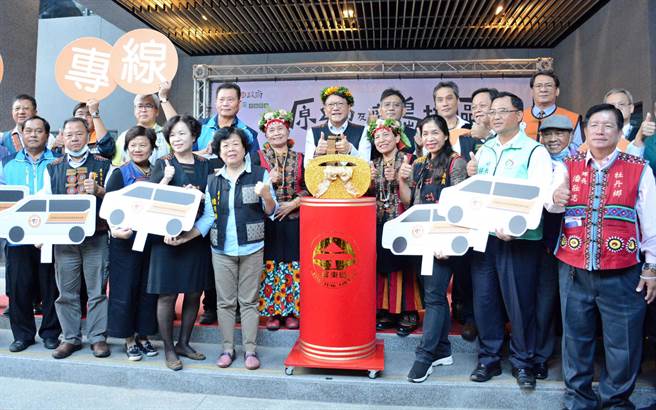 屏东县政府购置10辆无障碍车辆，14日起将于县内9原乡及离岛小琉球正式起跑，提升偏乡地区交通服务量能。（林和生摄）