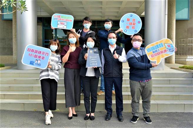 劳动力发展署中彰投分署荣获国家级训练品质认证系统金牌，鼓励参加职训开启新人生。（卢金足摄）