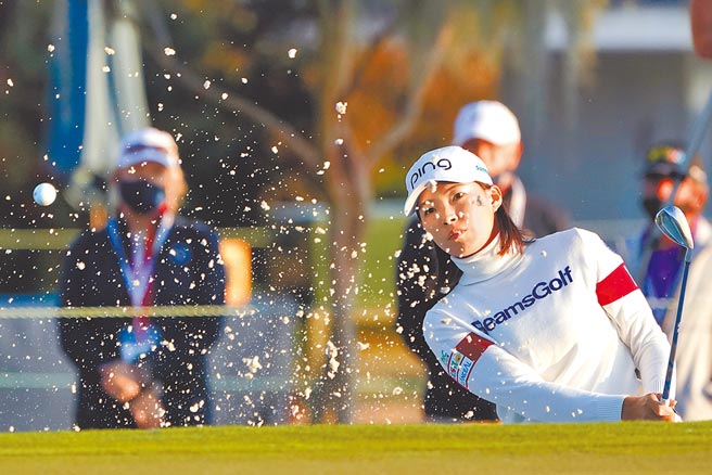 日本高球女将「微笑灰姑娘」，有望在美国女子公开赛拿下个人生涯第2座大赛冠军。（美联社）