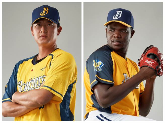 中信兄弟与王建民、德保拉续约。（中信兄弟提供）