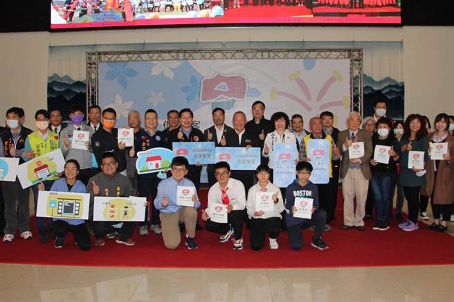 苗栗县政府推动「客家就系生活、生活就系客家」，今年携手民间单位提供客语服务，营造客语友善环境。（何冠娴摄）