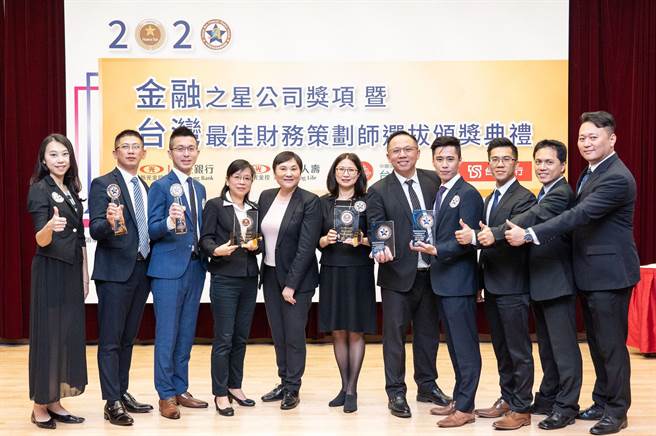 台灣人壽於「2020年台灣金融之星」榮獲「最佳通路策略奬」與「最佳商品創新獎」兩項公司獎。（台壽提供）