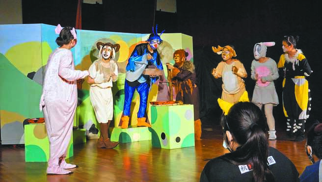 秋野芒剧团即日起至28日将在花莲中南区6个较偏远的乡镇巡演。（东华大学提供／罗亦晽花莲传真）