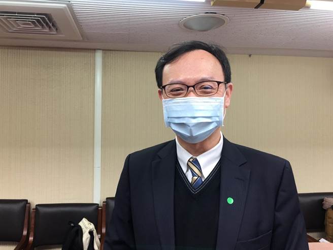卫福部常务次长石崇良表示，将从加强机组员採检及延长检疫时间等2方向研议。（资料照 林周义摄）