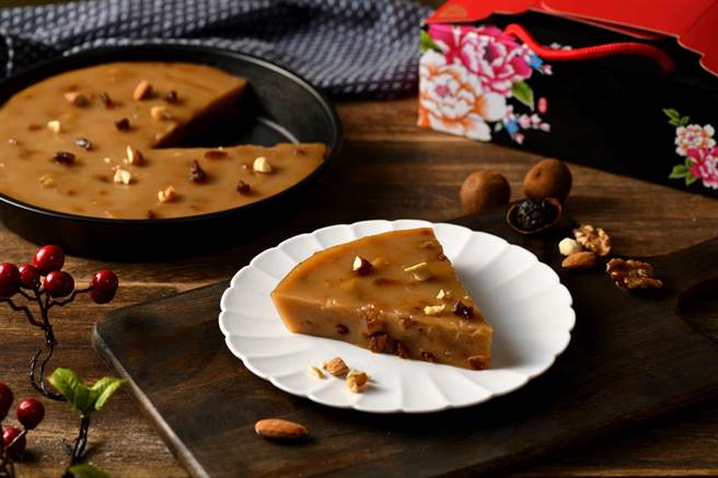 宽心园「富贵糕」採用台湾水磨糯米加入「精品坚果」可夫来综合坚果、柴烧桂圆、遵循古法纯正麦芽…等食材精心研发而成，口感Q弹不黏牙，内馅饱满丰富，甜而不腻。（宽心园提供／冯惠宜台中传真）