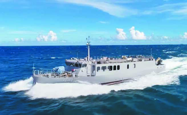 海軍15日公布下水的快速布雷艇，根據現場介紹影片，滿載船速14節、滿載排水量347噸，搭載T-74排用機槍、T-75-20機砲，並有中科院研發的自動化布雷系統。（海軍提供）