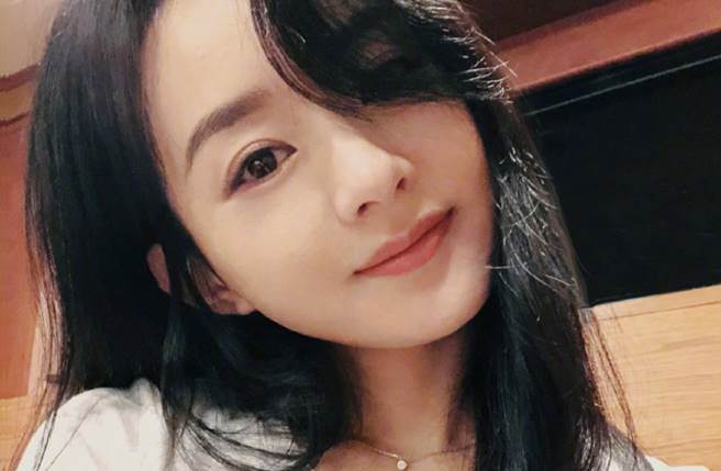 赵丽颖晒自拍，少女顏值美翻天。（图／取材自赵丽颖微博）