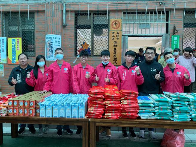 基隆市议员张秉钧连3年送暖 助弱势度寒冬。（张秉钧提供／吴康玮基隆传真）