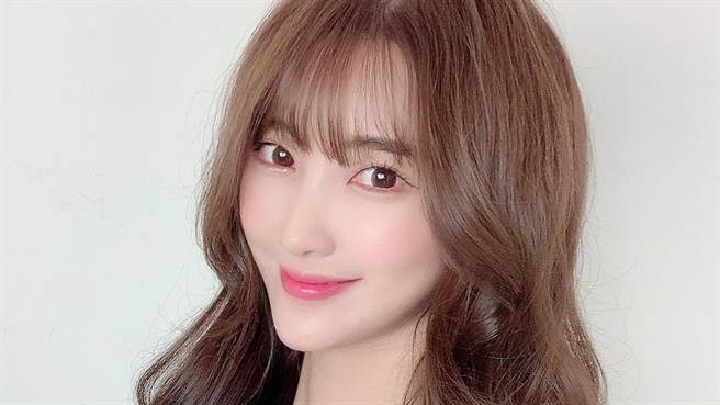 舞台剧演员朴慧敏(박혜민)近日在IG上公开全新形象照。（图／IG@ mingcrush）