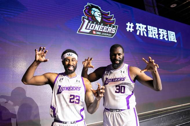 狠投、雷特(右)两名攻城狮洋将目前已经出关投入球队训练。(攻城狮提供)