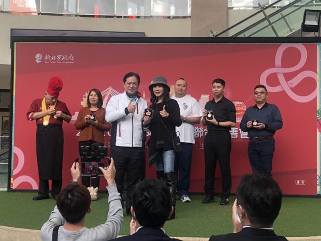 新北特色商品队今（17）日在林口三井举行联合展售。（李俊淇摄）