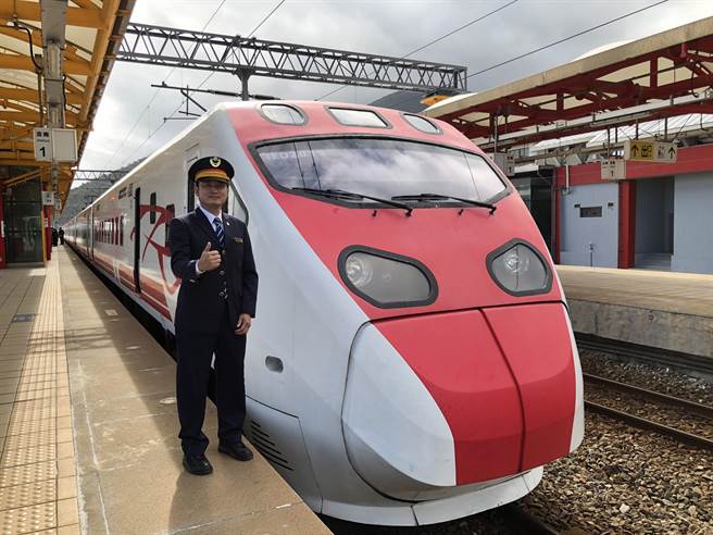 南迴铁路电气化将在23日正式通车，17日首班试乘发车。（蔡旻妤摄）