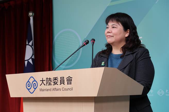 陆委会副主委李丽珍17日回应在陆台企设有中共党组一事，表示目前无立即危害，但呼吁国人勿担任中共党政军职务。（林至柔摄）