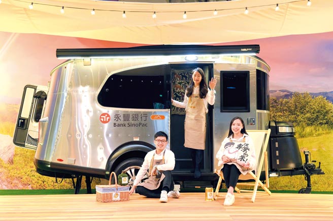 永豐銀行贊助「簡單生活節」，以頂級露營車打造「車旅生活」風格品牌攤位。圖／永豐銀行提供