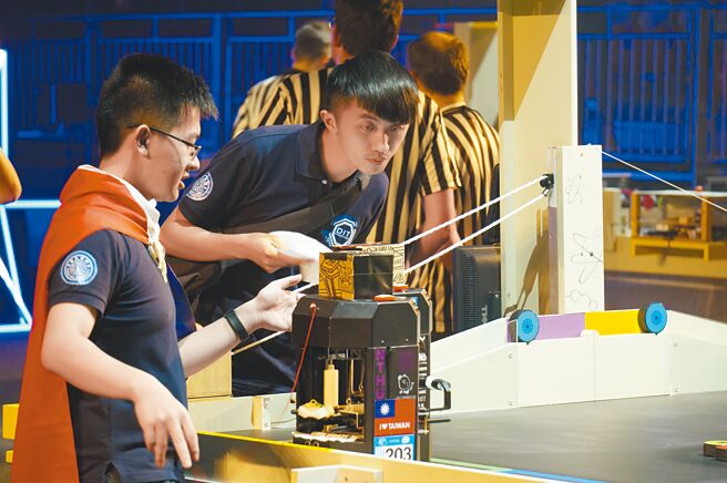 清華大學「DIT Robotics」學生團隊作為台灣代表隊，2019年參加在法國舉行的歐洲自動化機器人大賽。（本報系資料照）