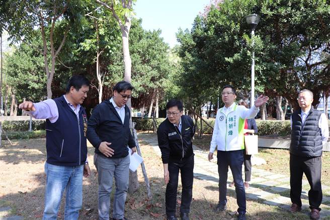 立委张廖万坚争取台中市南屯区沟墘里、西屯区港尾里兴建活动中心。（卢金足摄）