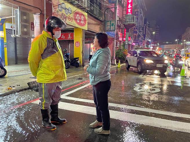 基隆市区严重爆管 预估5千户用水受影响。（市议员郑文婷提供／吴康玮基隆传真）