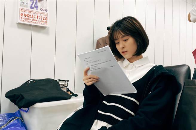 邱偲琹为角色做足功课。（周子娱乐提供）