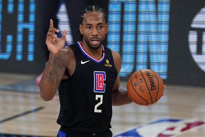 联盟正在调查里欧纳德去年夏天加盟快艇过程是否出现违法事实。(美联社)