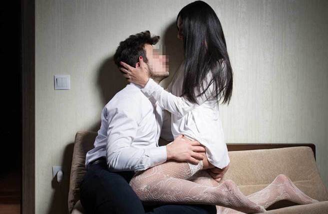 男女大搞不倫戀偷情，如果被正宮抓到，暴力難堪的場面似乎少不了，但大陸日前就有一段正宮抓包小三的影片，因為太暴力而引發網友議論。（示意圖／達志影像）