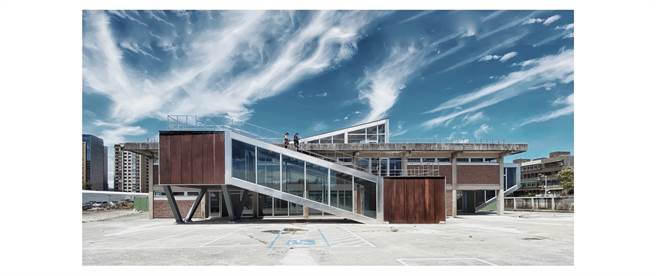 N24臺北方舟为臺北区块链创新育成基地，占地广、内部空间通透，打上灯光后，日夜都美观。(图/原间摄影-朱逸文摄、臺北市政府提供)