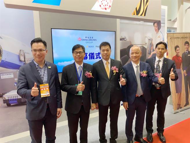 高雄旅展今起一连四天在高雄展览馆登场，抢攻「类出国」商机。（柯宗纬翻摄）