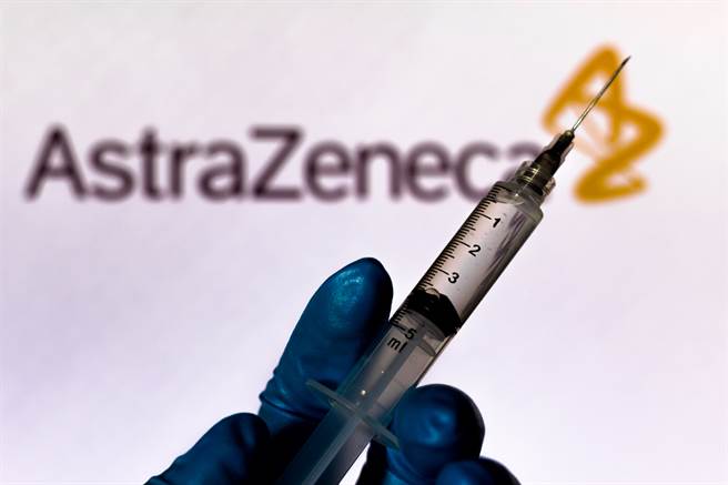 英国牛津大学今天表示，与阿斯特捷利康公司（AstraZeneca）共同研发的2019冠状病毒疾病（COVID-19）疫苗，经追加试验后发现接种两剂完整剂量，免疫反应最好。(图/shutterstock)