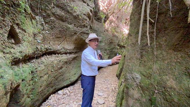 彰化市長林世賢宣布即日起彰化市桃源里一線天祕境將封閉謝絕遊客入內探訪。（謝瓊雲攝）