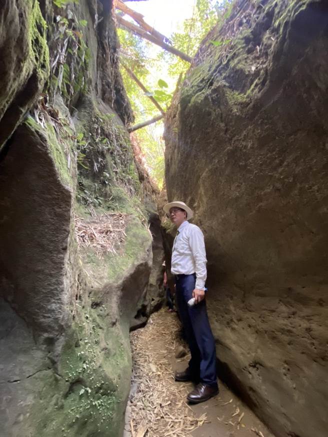 彰化市長林世賢宣布即日起彰化市桃源里一線天祕境將封閉謝絕遊客入內探訪。（謝瓊雲攝）