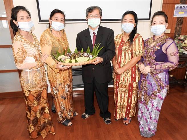 嘉南药理大学与社团法人台湾产学研合作发展策进会共同产学合作结合策略合作伙伴，成立「台湾新住民国际人才培育与产学合作平台。（主办单位提供／曹婷婷台南传真）