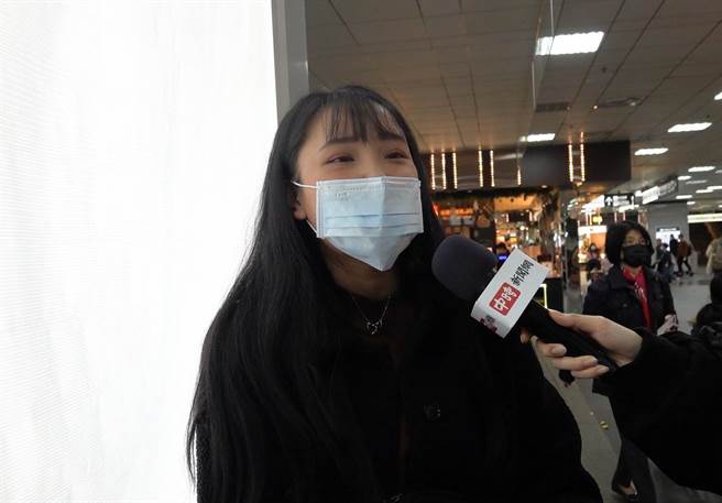 民眾無奈表示尾牙聚餐因為防疫考量取消。(攝影/范佐意)