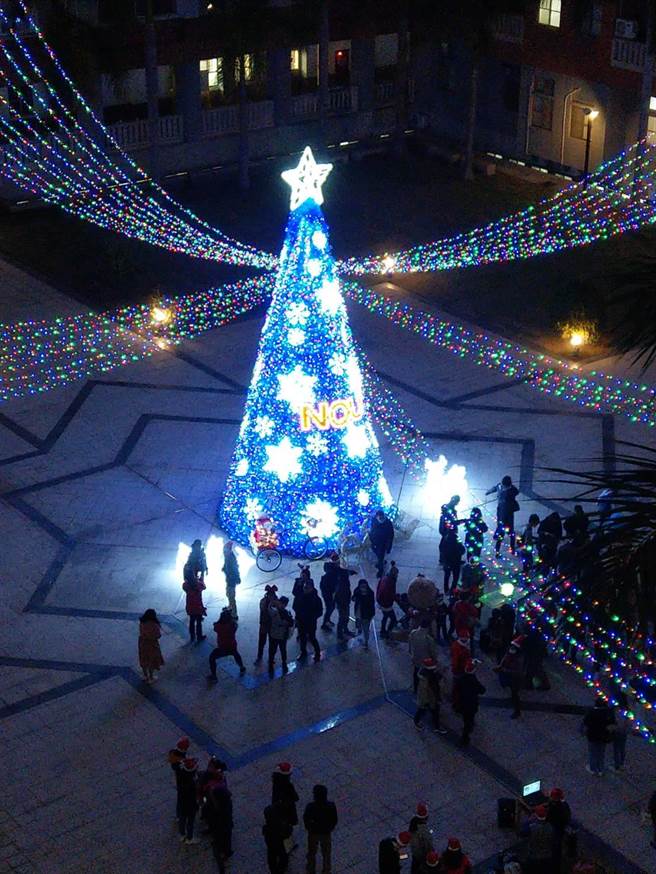 金門大學聖誕樹亮起來 為寒冬帶來溫暖和歡樂