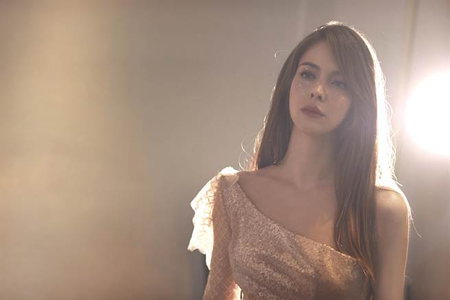 安妮突破心魔，推出數位單曲《自由女神》。（伊林娛樂提供）