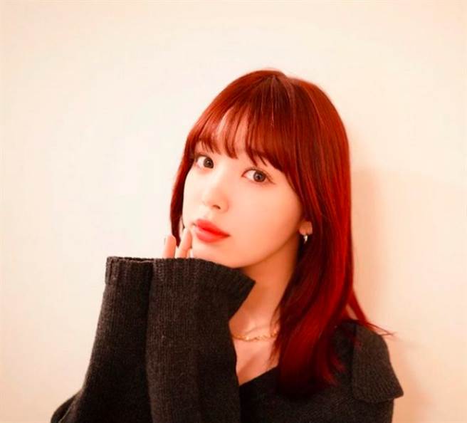 人气嫩模22岁的藤田妮可在IG晒出《ViVi》2021年二月号封面，由她扮成真人版美少女战士，还原主角超高双马尾的经典髮型。(图/ 摘自藤田妮可IG)