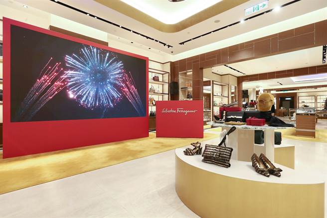 义大利顶级精品Salvatore Ferragamo发表Holiday Collection全新假日系列。（Salvatore Ferragamo提供）