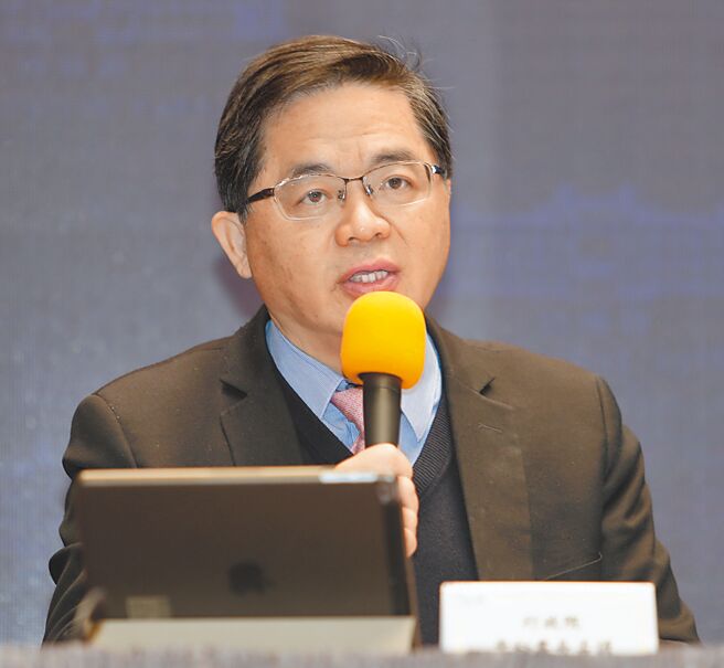 台中市长卢秀燕当面对AIT表示国人反莱猪说，引发绿营官员及民代喊打，行政院秘书长李孟谚（见图）批评卢秀燕「不该突袭」， 造成国际友人对台湾不信任。（季志翔摄）