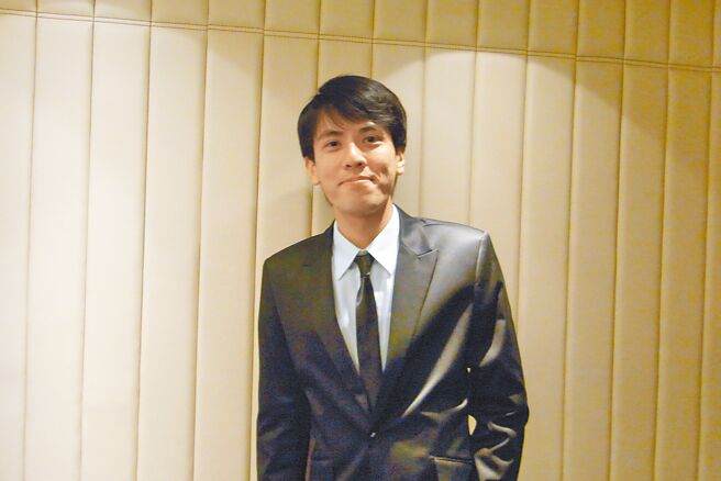 出身台东知名农场第二代的刘嘉峰在高雄自创品牌「微农坊」。（曹明正摄）