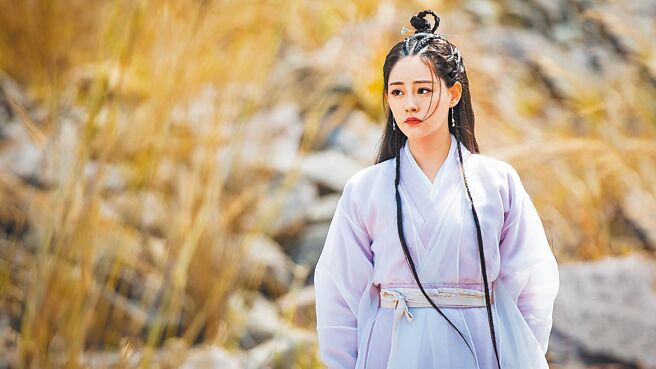 祝绪丹在《倚天屠龙记》饰周芷若，诠释仙女式哭泣广受好评。（中天娱乐台提供）