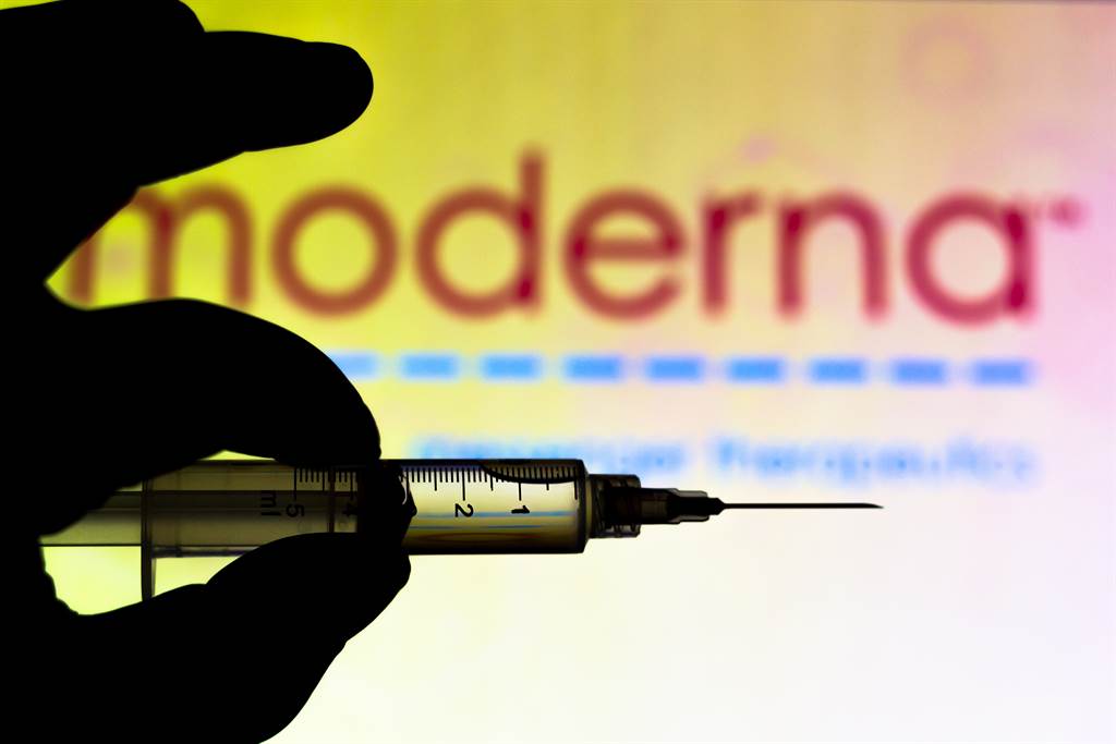 美国今天批准莫德纳（Moderna）生技公司研发的2019冠状病毒疾病疫苗的紧急使用授权。图/shutterstock(photo:ChinaTimes)