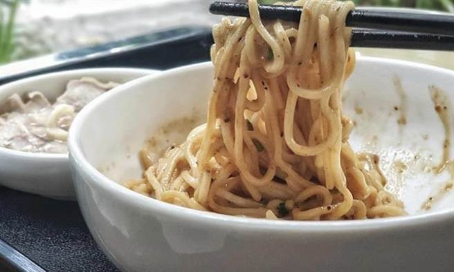 獠次郎》当麵粉遇见水 美味麵条的熟悉感觉！（图／作者提供）