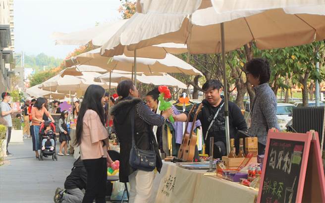 经营社区总体营造有成的总太地产，19、20日于接待中心举办「好响在艺起，圣诞共好市集音乐会」。（卢金足摄）