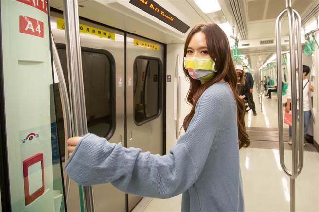 2021高雄跨百光年追星必備！高市呼籲戴口罩入。(圖/高雄市政府提供)