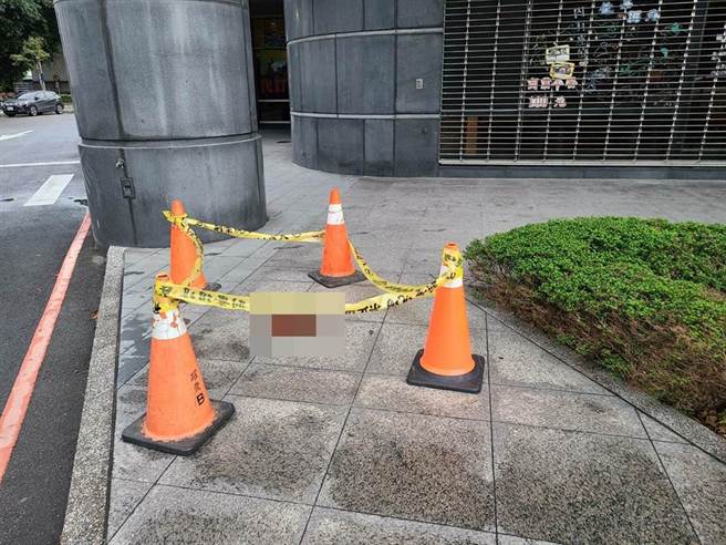 台北市关渡捷运站附近一处社区大楼今（19）日清晨6时许，一名11岁女童从13楼住家坠下。（图／民眾提供）