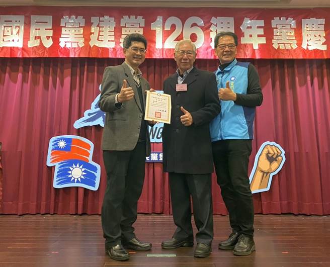 国民党金门县党部今（19）日举办建党126周年党庆，表扬资深党员443人。（李金生摄）