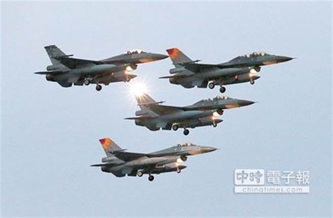 共機頻擾台，今年元旦各地戰機衝場表演將取消。（本報資料照）