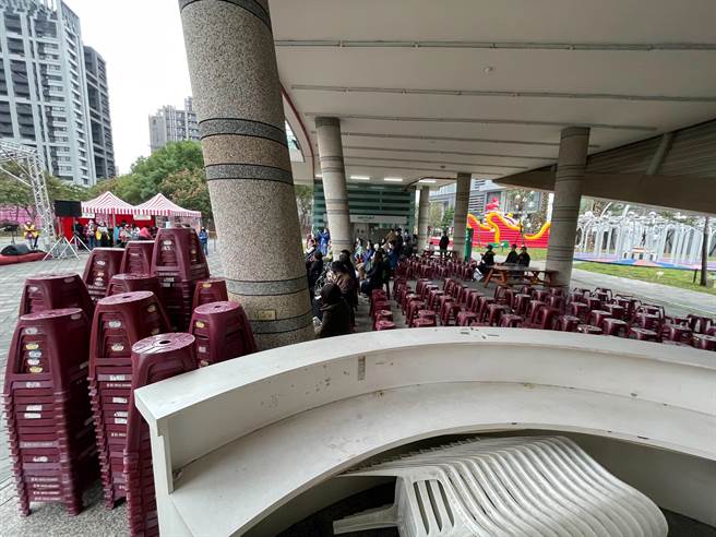 活动备有许多座椅，但是并未用上。（李俊淇摄）